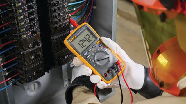 Detalle de Fluke 17B+ Digital-Multimeter – Messungen bis 1000 V, bis 10 A und mit Temperatur-Funktion