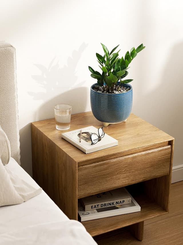 Detalle 2 de LE TAUCI Ceramic Plant Pots (12cm & 16cm footed planters) with drainage – reactive glaze blue