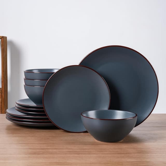Detalle de Famiware Venus Stoneware Plates and Bowls Set (12-Piece) in Matte Charcoal