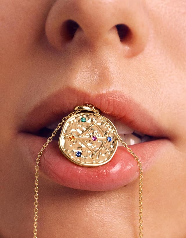 Detalle de SINGULARU Charm Organic Colors Zodiaco Cáncer — Colgante 18Kt