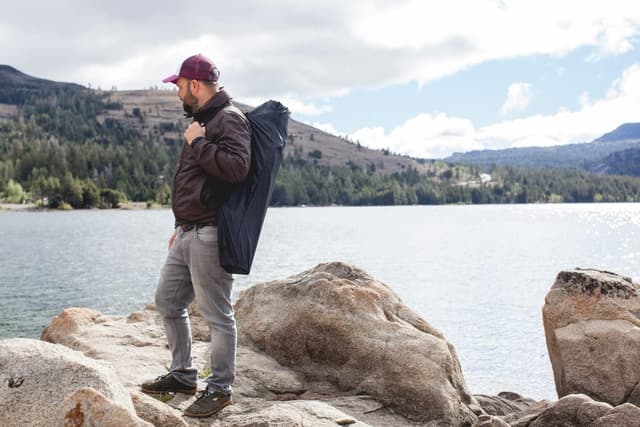 Detalle 2 de Picnic Time NCAA PTZ Camp Chair (Black) — Portable folding beach & camping chair with carry bag