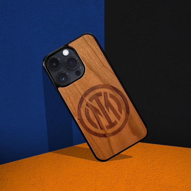 Detalle de Iconic Puzzles Inter Cover ufficiale in legno sostenibile per iPhone 15 Pro Max