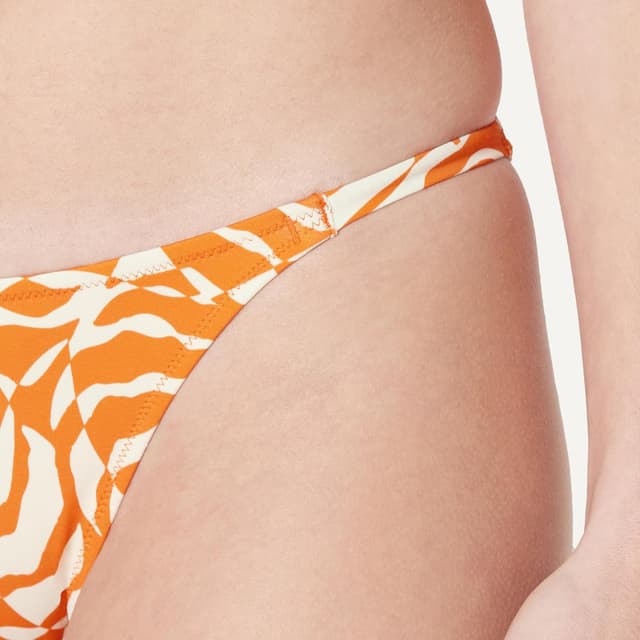 Detalle de Amazon Essentials women’s no-tie string bikini bottom with low-rise fit