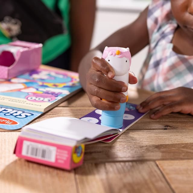 Detalle de Melissa & Doug Sticker Wow Stempel-Set Einhorn mit Nachfüllset – 500 Sticker, nachfüllbarer Stempel und Aktivitätsblock