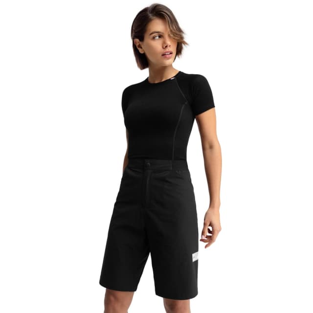 Detalle de Siroko Gravel-Short-W pantalón corto de gravel para mujer