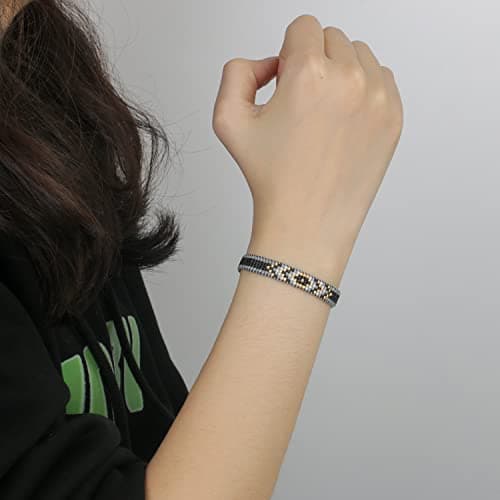 Detalle 2 de KELITCH pulseras de cuentas de semillas con patrón envolvente para mujeres