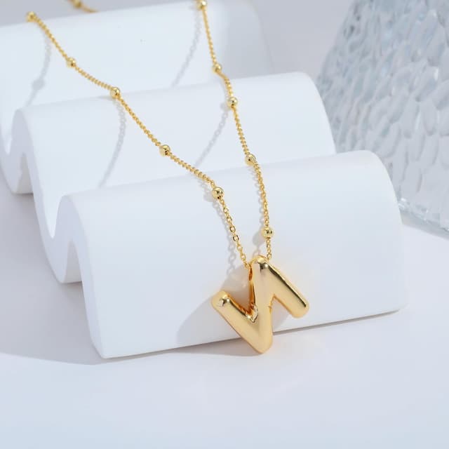 Detalle 2 de TOVABA Buchstaben-Kette Gold mit Damen (Buchstabe „N“) – elegante Halskette mit hypoallergenem, langlebigem Material