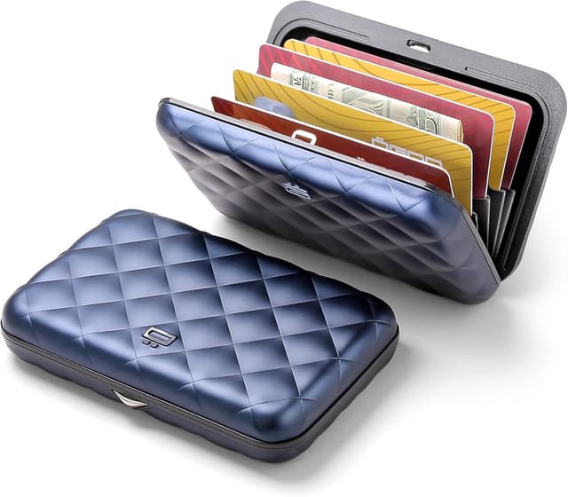 Detalle 2 de ÖGON Designs Helsinki Navy Blue RFID Card Holder (Rigid Aluminium, Quilted Effect)
