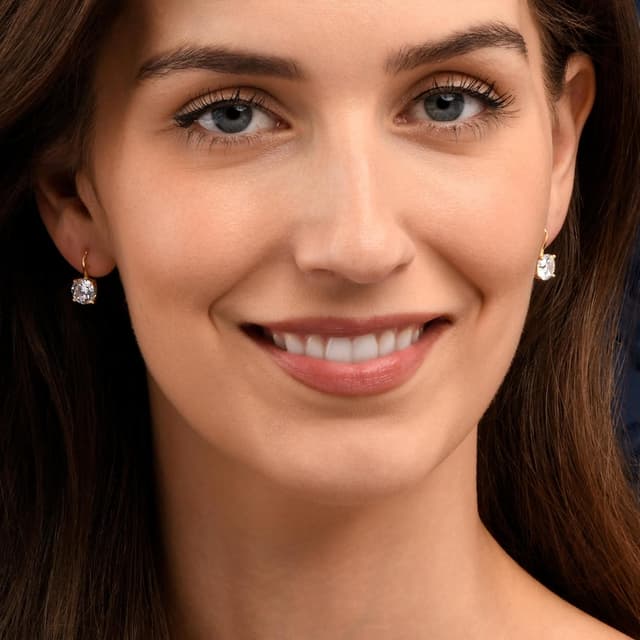 Detalle de Diamond Treats orecchini pendenti in Argento 925 con zirconi bianchi (punto luce) da 8 mm, placcati oro 18K o rodio