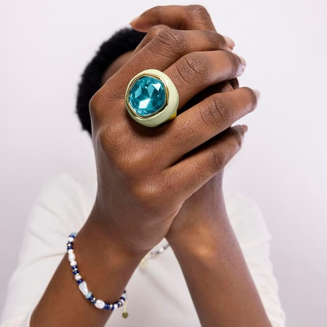 Detalle 2 de LUXENTER Mantis Anillo grande con cristal verde