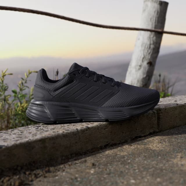 Detalle de adidas Zapatilla Galaxy 6 en color negro