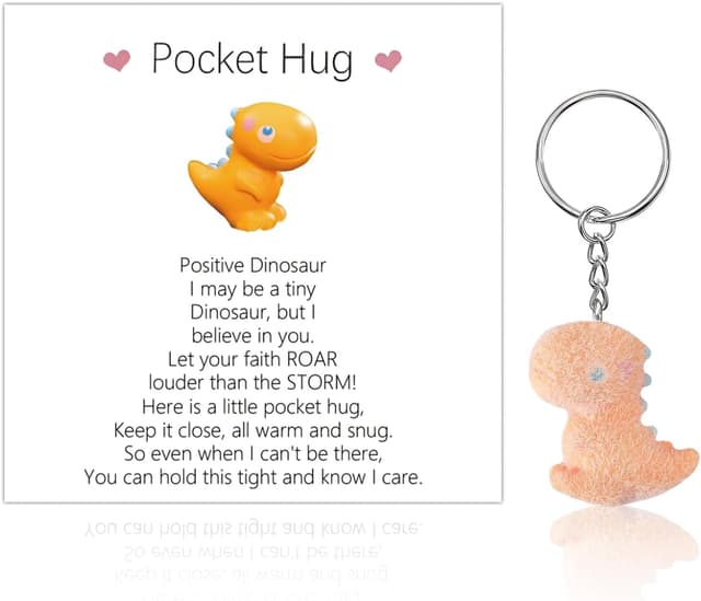 Detalle de Komergave Pocket Hug Dino Schlüsselanhänger mit Karte – Glücksbringer für die Einschulung