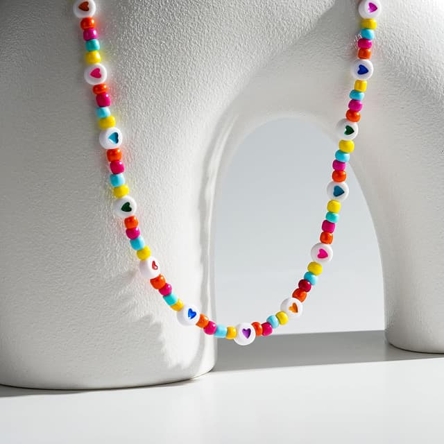 Detalle de TINGN Bunte Perlenkette für Damen – handgefertigte Boho Herz-Perlenkette mit verstellbarer Länge
