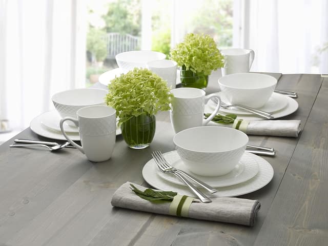 Thumbnail 6 de Mikasa Trellis 16-Piece Bone China Dinnerware Set in White (Plates, Bowls, and Mugs)