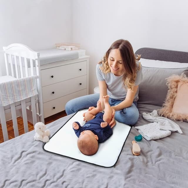 Detalle 2 de Lekebaby Portable Folding Nappy Change Mat (Quilted Black) – Travel Changing Pad, 70 x 40 cm