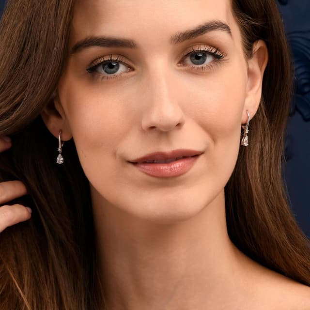 Detalle 2 de Diamond Treats boucles d’oreilles pendantes en argent sterling 925 goutte serties de zircons (pierres bleues, rouges, vertes ou blanches)