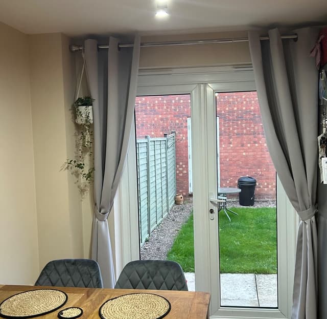 Detalle de Thermal blackout eyelet curtains 90 x 54in