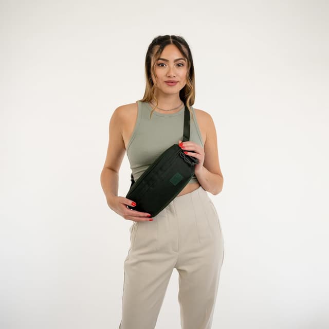 Detalle 2 de JOHNNY URBAN Tom Bauchtasche für Damen & Herren – Gürteltasche mit flexiblem Gurt, wasserabweisend (30 x 12 x 9 cm)