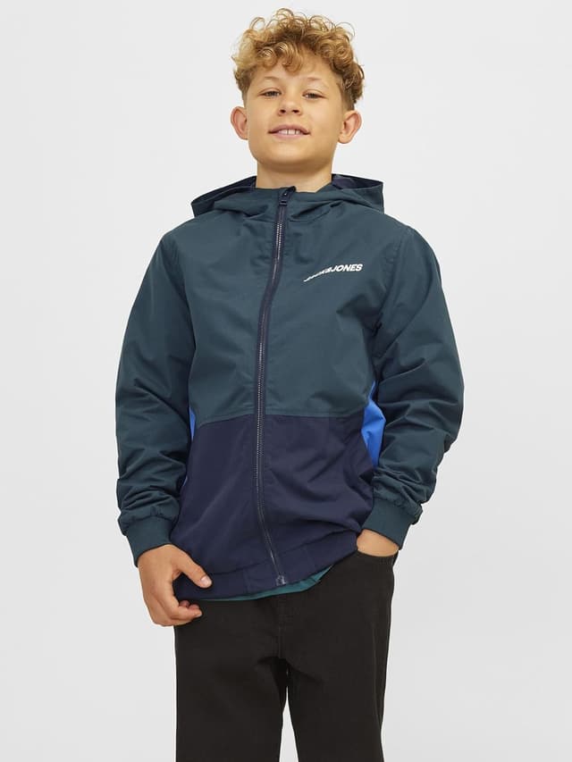 Detalle 2 de JACK & JONES Boy Softshell Jacke Junior – leichte Softshell-Jacke für Bewegungsfreiheit
