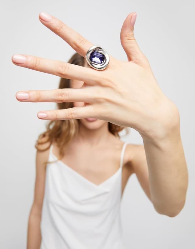 Detalle de Bague cristal violet plaquée argent Uno de 50