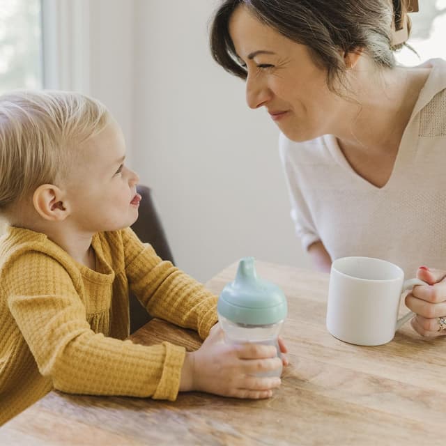 Detalle 2 de MAM Fun to Drink Cup Night 270 ml