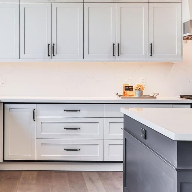 Detalle 2 de Amerdeco confezione da 10 maniglie per mobili nere con interasse 160 mm (UK0071)