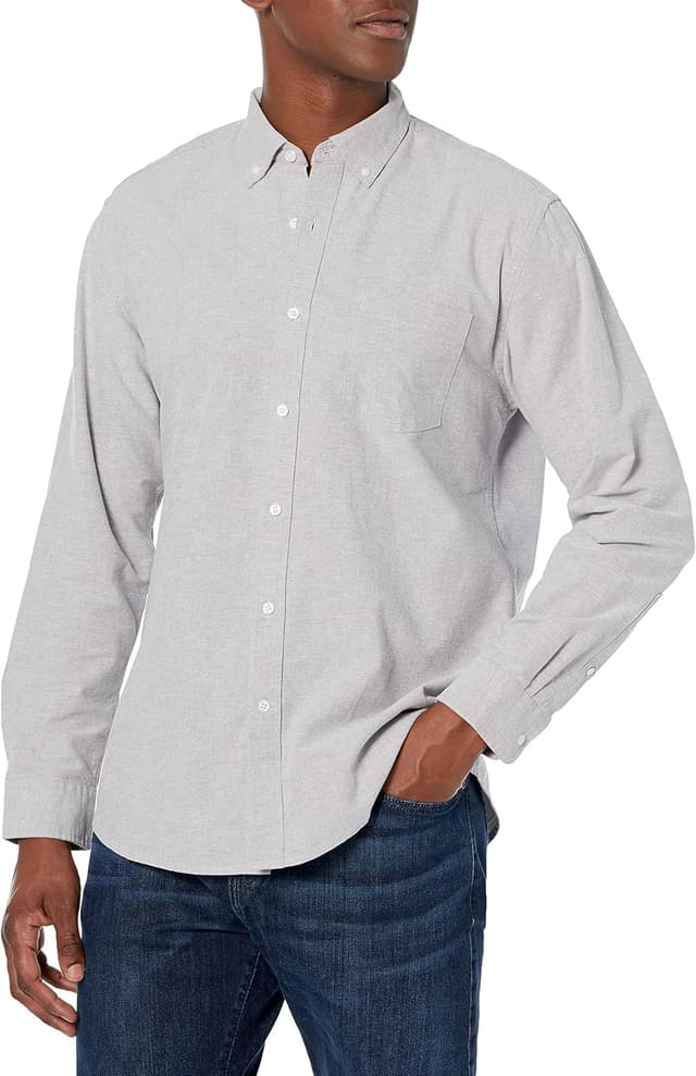 Detalle de Amazon Essentials Men’s Button-Down Long Sleeve Oxford Pocket Shirt (Regular Fit)