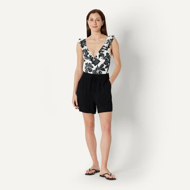 Detalle de Amazon Essentials Women’s Ruffle V-Neck One-Piece Swimsuit