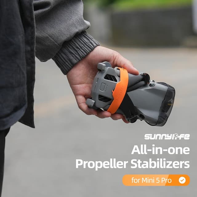 Detalle de DJI Mini 5 Pro propeller holder in orange