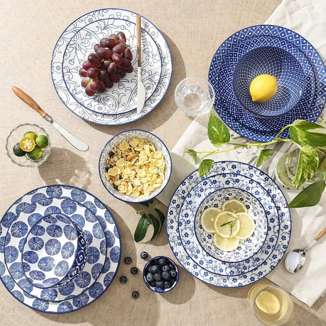 Detalle de Selamica Vintage Blue 12-Piece Ceramic Dinnerware Set (Plates & Bowls for 4)