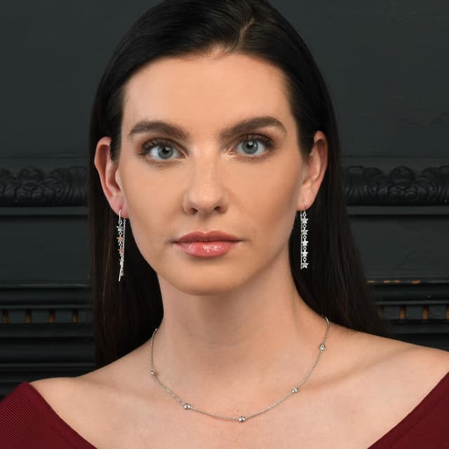 Detalle de Orecchini Namana pendenti in Argento 925 con stella “Threader Earrings” e charms