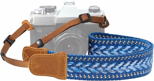 Detalle de Padwa Lifestyle Speed Blue Camera Strap – 1.5" soft cotton rope weave strap with crazy horse cowhide ends