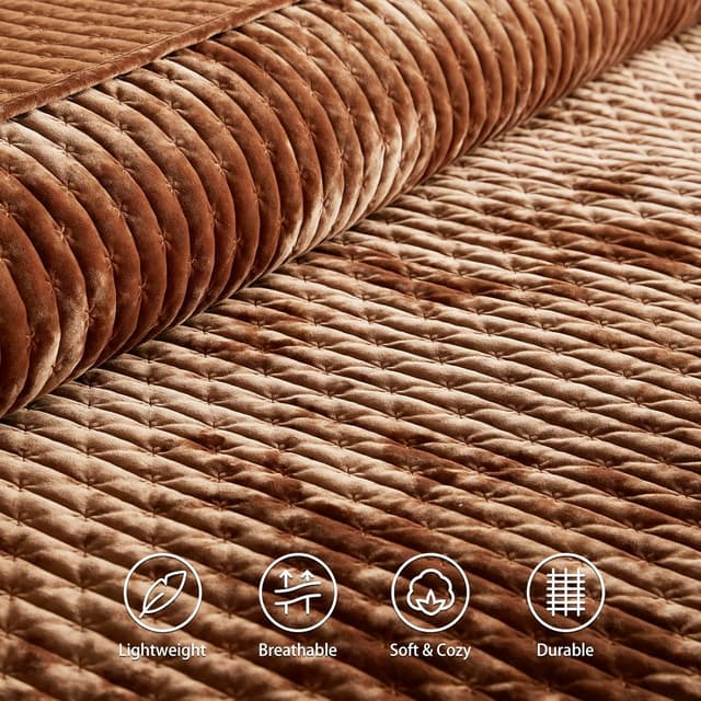 Detalle de LEAONME Velvet Quilt Set (Full/Queen) with 2 Matching Shams — Lightweight Caramel Velvet Comforter Bedding