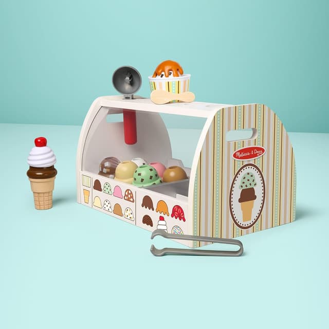 Detalle 2 de Melissa & Doug Eisdiele aus Holz, 28-teilig (mit Spielgeld) – Rollenspiel für Eiscreme im Laden