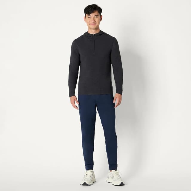 Thumbnail 4 de Amazon Essentials Men's Athletic Soft Performance Quarter-Zip Hoodie — Lightweight L