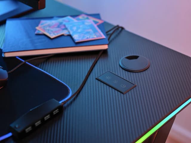 Thumbnail 16 de Trust GXT709 Luminus RGB Gaming-Schreibtisch (120 x 60 cm) in Schwarz