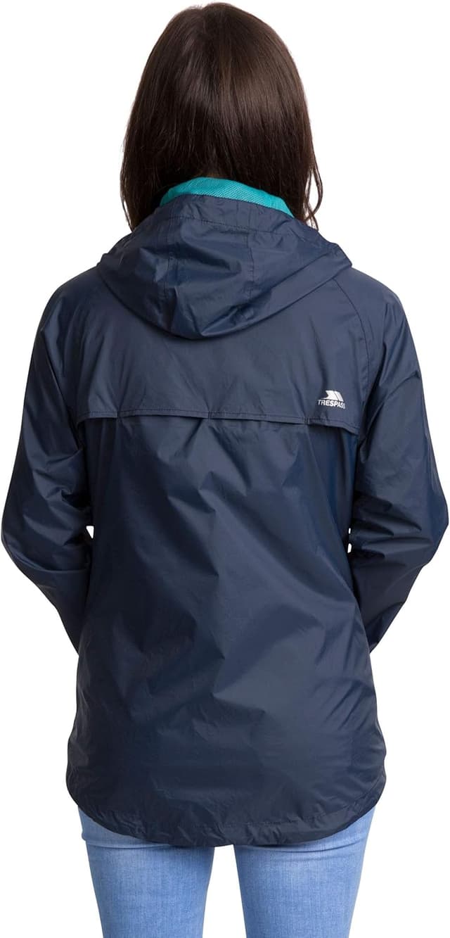 Detalle 2 de Trespass Women’s Waterproof Jacket Qikpac – shell rain jacket with hood, sealed seams and packs into a pouch