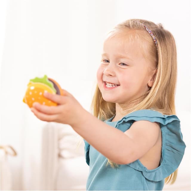 Detalle de Melissa & Doug Water Wow – Grill et Friteuse 27 pièces, jeu de cuisine en bois à aliments changeant de couleur