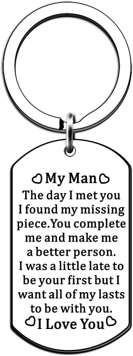 Detalle de JMIMO “My Man” engraved stainless steel keyring – romantic gift for boyfriend, husband, or fiancé