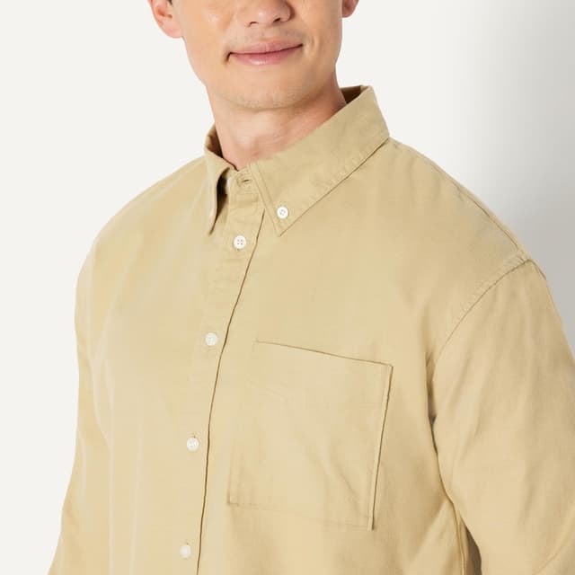 Detalle de Amazon Essentials Herren Modernes Oversize-Button-Down-Hemd aus Baumwolle (Oxford) – bequem weiter Schnitt