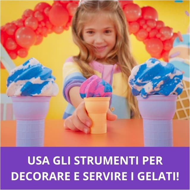 Detalle 2 de Kinetic Sand Gelateria Colorata 396 g con sabbia blu, rosa e bianca, 2 coni e strumenti decorazione (3+ anni)
