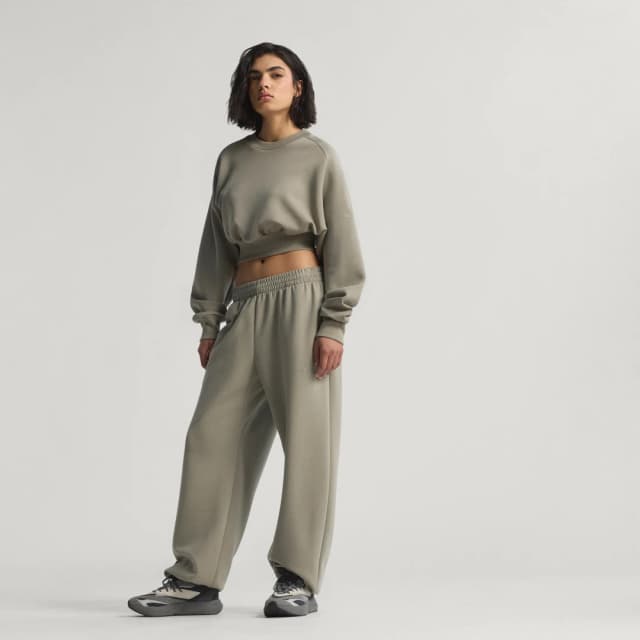 Detalle 2 de Sudadera holgada Soft Lux Adidas verde