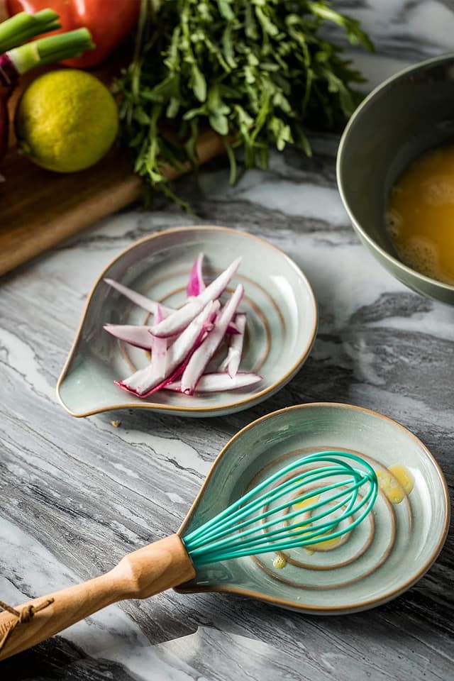 Detalle de LAUCHUH 5" Large Ceramic Spoon Rest (Heat-Resistant Utensil Holder) in Unique Gray