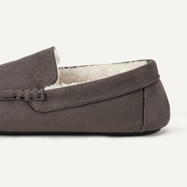 Detalle 1 de Amazon Essentials Boys Moccasin Slipper