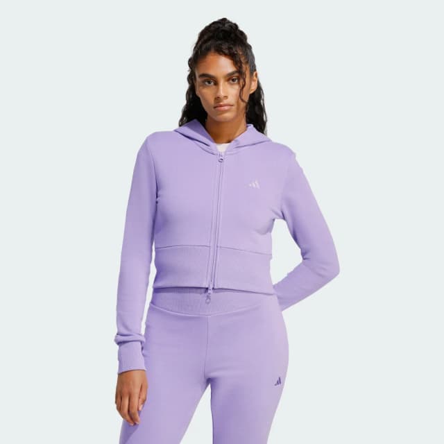 Detalle de adidas Seasonal Essentials, chaqueta felpa violeta