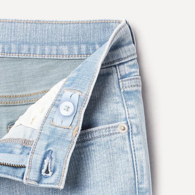 Detalle de Amazon Essentials Boys' Medium Stretch Regular-Fit Bootcut Jean