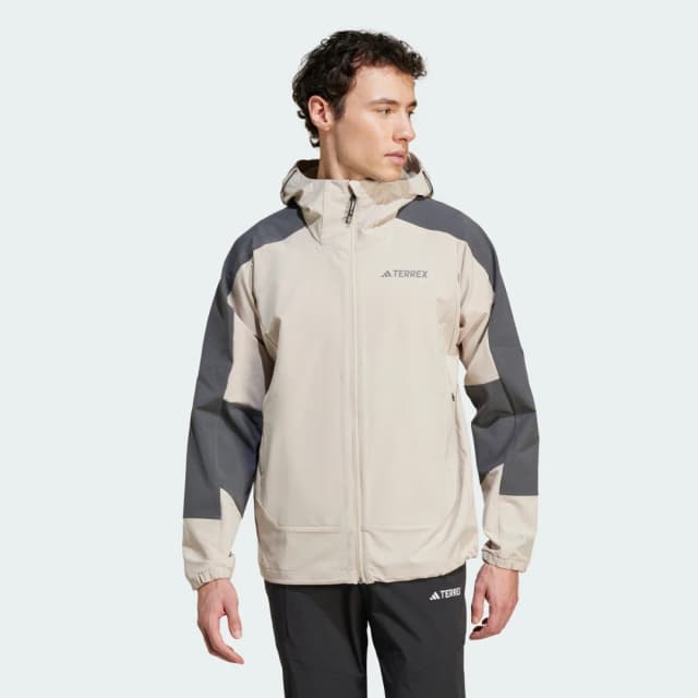 Detalle de adidas Wind.rdy Softshell Jacket beige