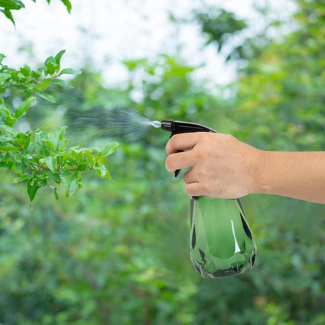 Detalle 2 de AIOUHMYM 2 x 500 ml water spray bottles for plants (mist & jet modes)