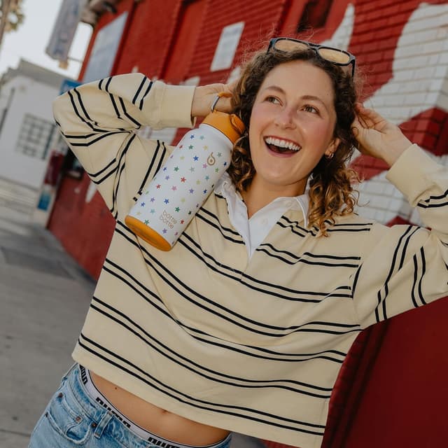 Detalle 2 de bottlebottle BOTTLE BOTTLE Edelstahl-Trinkflasche 1 l mit Strohhalm & Pillenfach (doppelwandig, auslaufsicher)