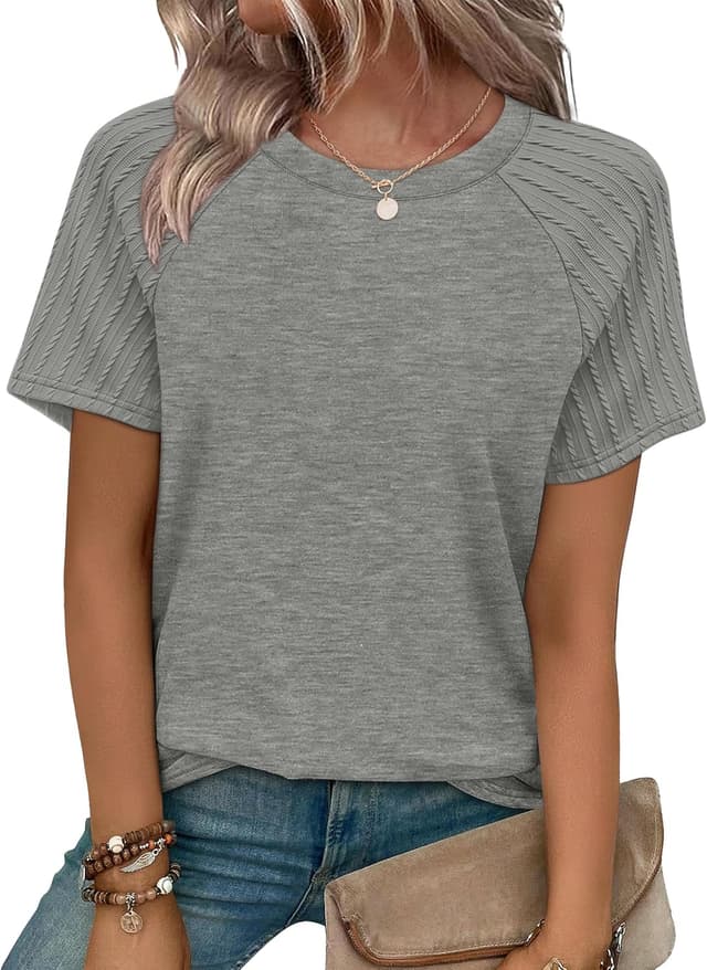 Detalle 2 de WIHOLL Women’s Summer Short-Sleeve Crew Neck Tops with Curved Hem (Trendy Pleated Front)